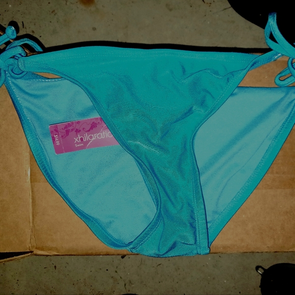 Size small bikini bottom - Picture 1 of 5